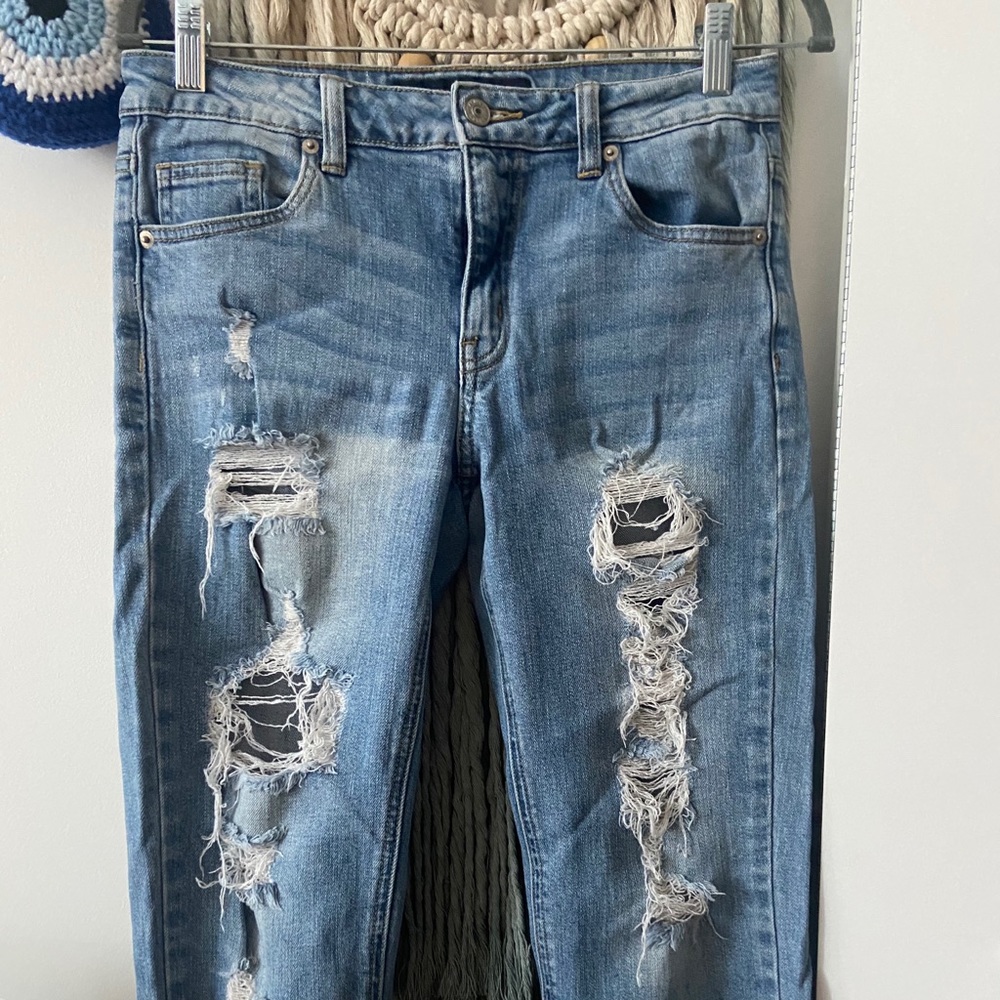 Light wash ripped boyfriend jean